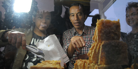 Buka puasa, Jokowi mampir beli gorengan di Bekasi