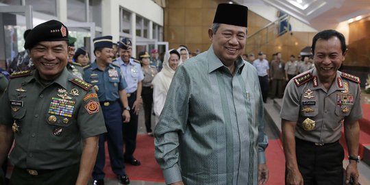 Jabatan presiden masih melekat, SBY nonton debat capres di rumah