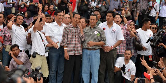 Masa tenang, Jokowi dan keluarga umroh bersama Quraish Shihab