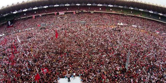 Banyu Biru: Konser Salam 2 Jari, manifestasi people power