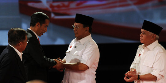 Siapa yang banyak diserang di media sosial, Prabowo atau Jokowi?