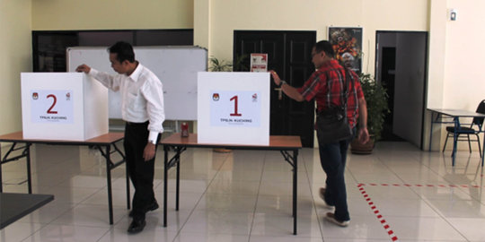 Pemeriksaan kesiapan pilpres di TPS Kuching, Malaysia