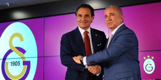 Cesare Prandelli resmi besut Galatasaray