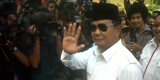 Nyoblos di Hambalang, Prabowo didampingi anak dan Fadli Zon