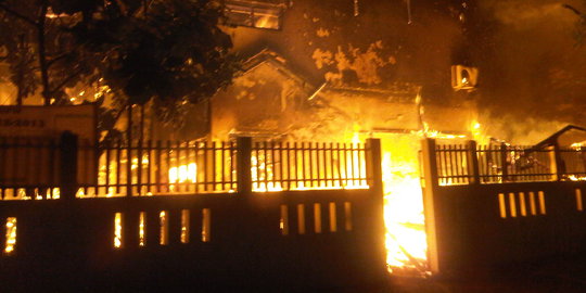 6 Rumah di Asrama Polres Mataram ludes dilalap api