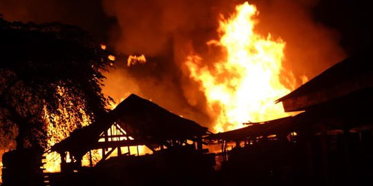 Diduga dipicu arus pendek, 1 unit rumah di Medan terbakar