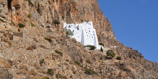 Panagia Hozoviotissa, biara putih di atas Laut Aegea