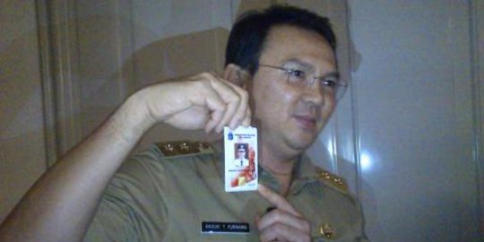 Ditanya siap jadi gubernur, Ahok jawab 'Lihat dari TV mana dulu'