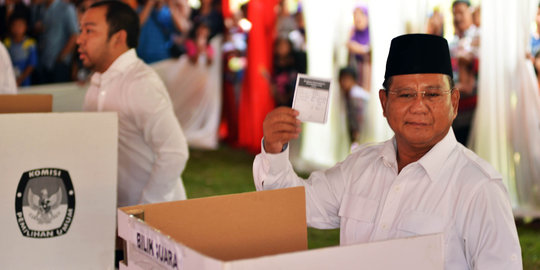 Kejanggalan-kejanggalan lembaga survei yang menangkan Prabowo