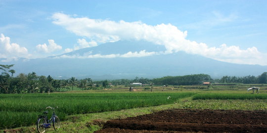 Gunung Slamet Masih Berstatus Waspada | Merdeka.com