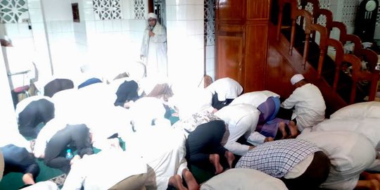 Hatta Rajasa ziarah dan sujud syukur di Masjid Kwitang