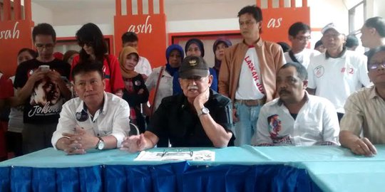 Tuntut netralitas, relawan Jokowi geruduk KPU Jabar