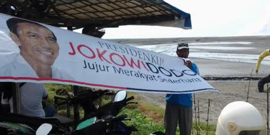 Tim gabungan copoti spanduk kemenangan Jokowi-JK di Solo