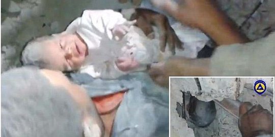 Video petugas penyelamat temukan bayi dari reruntuhan di Suriah