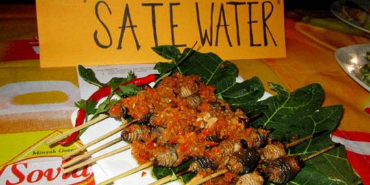 Mencicipi menu makanan ekstrem di Festival Kuliner Manado 2014