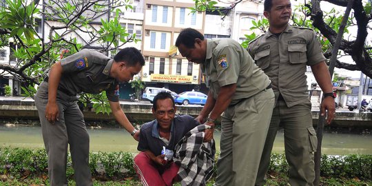 Gelar razia, Pemkot Jaktim jaring 126 pengemis dan gelandangan