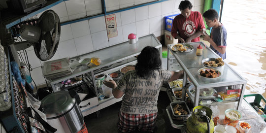 Satpol PP ancam sita makanan warung nasi yang jualan saat puasa