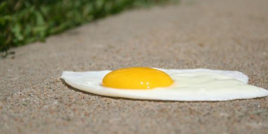  sidewalk egg frying day