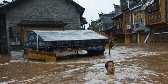Dahsyatnya banjir bandang terjang kota kuno bersejarah di China