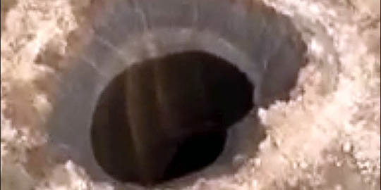 UFO sebabkan tanah Siberia berlubang sebesar 80 meter?