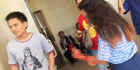 Siswi SMP di Manado diseret dan ditikam karena Facebook