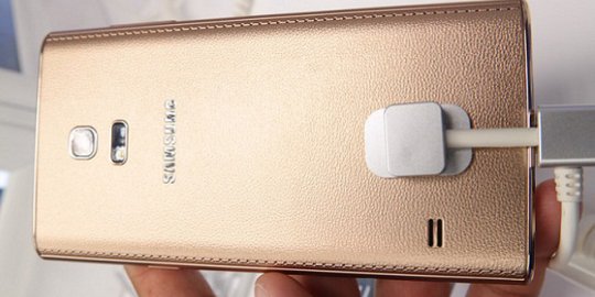 Belum resmi dijual, Samsung Z emas tertangkap kamera di Rusia