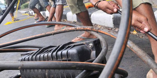 Sejak 1970, dalam tanah Jakarta penuh kabel optik semrawut