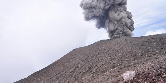 Gunung Slamet kembali semburkan 10 kali letusan