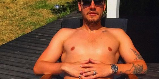 Bendtner unggah foto konyol di Instagram
