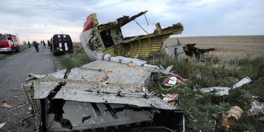 Tentara pro-Rusia halangi penyelidik di lokasi jatuhnya MH17