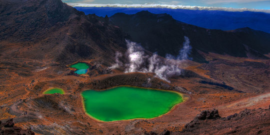 Mengintip keindahan danau sewarna zamrud di Selandia Baru