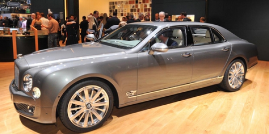 Trik Menjual Sedan Miliaran Bentley ke Miliarder Indonesia 