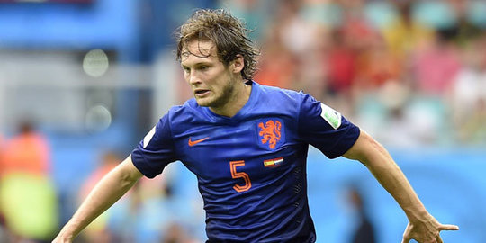 Daley Blind berpotensi berlabuh ke Manchester ketimbang Barca