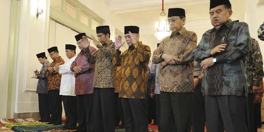 Prabowo dan Jokowi salat Magrib bareng SBY di Istana