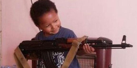 Pejuang ISIS unggah foto anaknya pegang AK-47 di media sosial