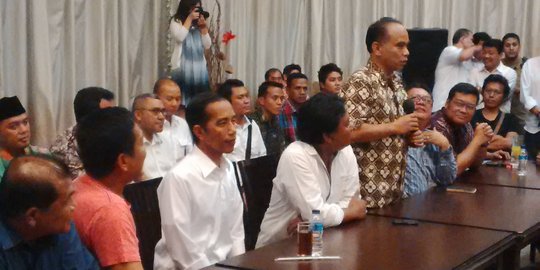 Jokowi himbau langsung relawan untuk tidak keluar rumah