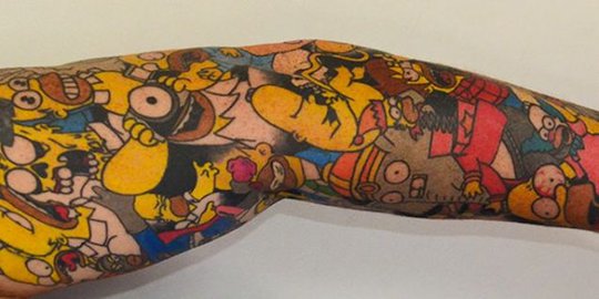 Pecahkan rekor, pria ini punya tato Simpsons terbanyak di dunia