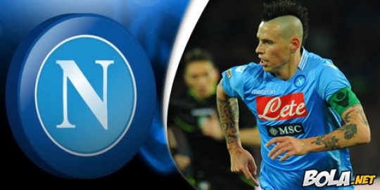 Michu debut, Napoli menang