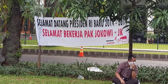 Spanduk ucapan selamat untuk Jokowi-JK mulai terpampang