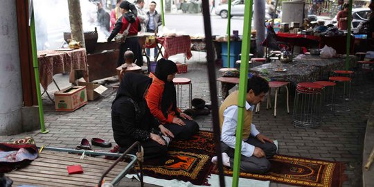 Menengok kehidupan muslim Uighur terasingkan hingga ke Shanghai