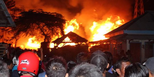 Puluhan Lokasi Binaan Lorong di Koja terbakar