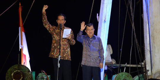 Jokowi saat pidato kemenangan di atas kapal Pinisi