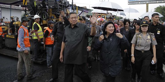 Tinjau stasiun, SBY minta pemudik jaga keselamatan