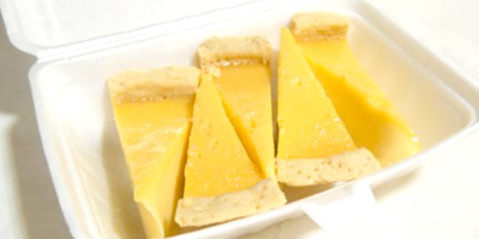 Meracik manisnya kue Lontar khas Papua