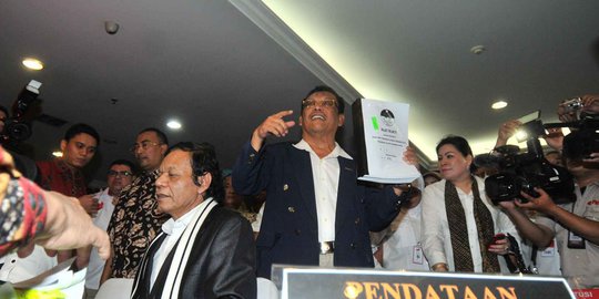 prabowo hatta hanya di depan gedung mk rev1