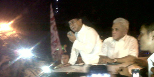 di depan gedung mk rev1
