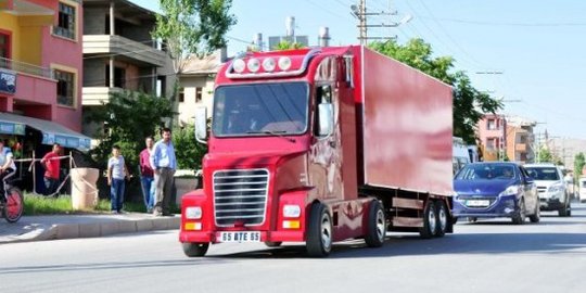 Diejek membual, pria ini sukses bangun truk sendiri