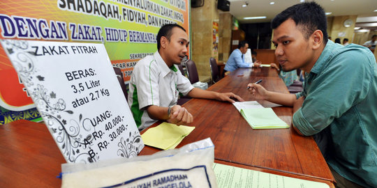 Pembayaran zakat fitrah di Masjid Istiqlal