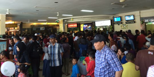 Suasana arus mudik H-1 Lebaran di Bandara Ahmad Yani Semarang