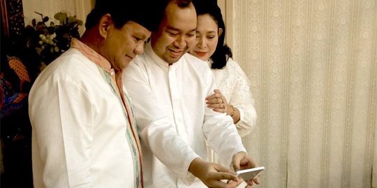 Idul Fitri, Prabowo selfie bersama anak dan mantan istri